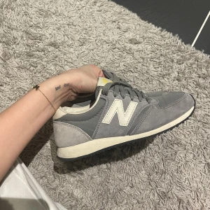 New balance  - Jättesnygga new balance skor som är i jättebra skick , säljer för 200kr 
