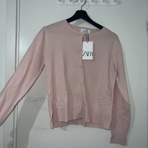 Zara - Stickad tröja/kofta - Helt ny med prislappen kvar. Passar xs/s/m