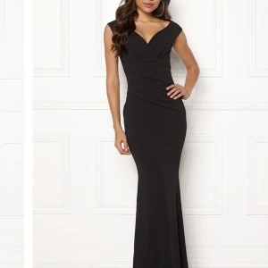 Långklänning bubbleroom - Säljer denna långklänning från bubbleroom i så gott som nytt skick, använd en gång på en gala. Normal i storlek.