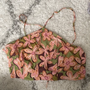 Topp - Blommig topp, aldrig använd