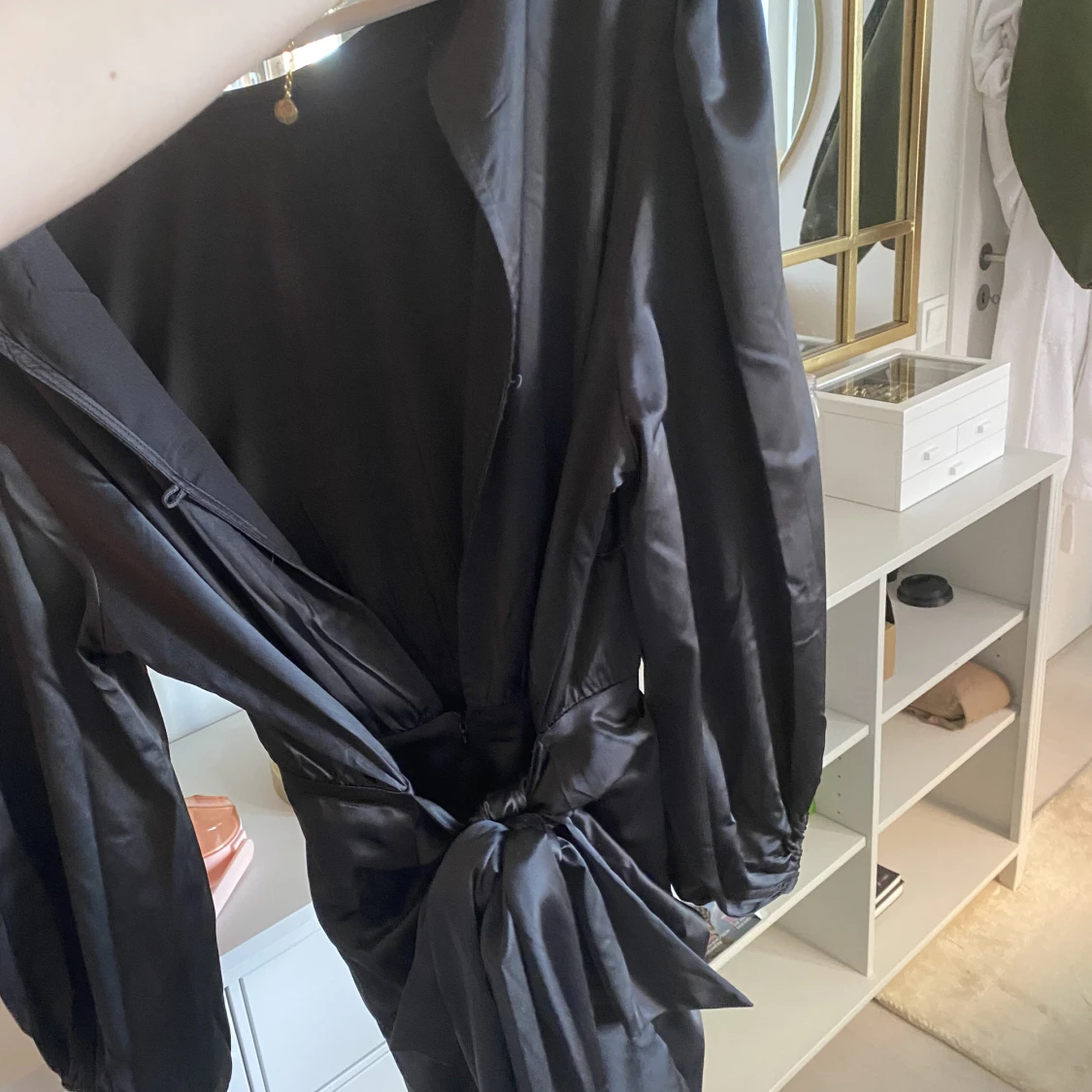 Svart festklänning använd endast en gång  - 90