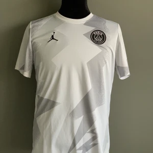 Jordan x PSG tröja - Jordan x PSG tröja. Använd enstaka gånger.