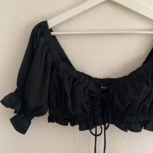 Topp, knappt använd - Använd fåtal gånger, perfekt skick! Passar S-M