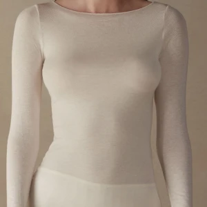 Intimissimi - Säljer denna populära tröja från intimissimi då den inte kommer till användning. Endast testad🥰 skriv för fler bilder!