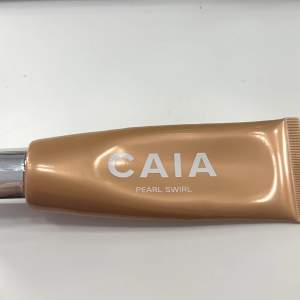 Liquid highlighter från Caia använt mindre än hälften 
