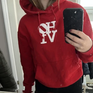 Hov1 hoodie  - Säljer min hov1 merch hoodie som inte säljes längre! Köpt på grönan limited edition 2018. I bra skick med väldigt fin passform. Nypris 600kr. Köparen står för frakten! 