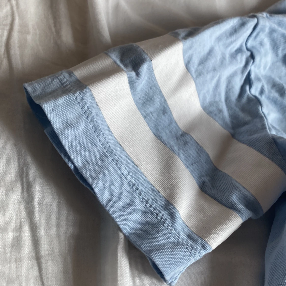 Magkort blå tröja  - 90