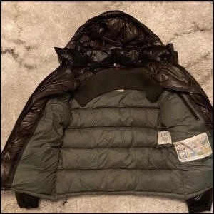 Moncler jacka - Använd 1 vinter storlek 1. Väldigt bra skick och pris går att diskutera