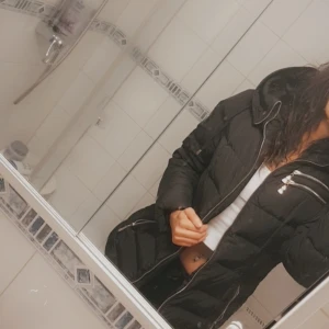 Hollies jacka - Säljer min hollies jacka i storlek 36