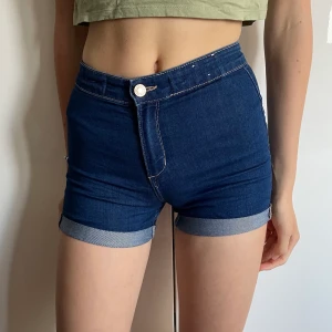 Shorts  - Shorts! Korta och tajta på mig! Jag är ca 1,70! 🫶🏼 frakt tillkommer på 36kr