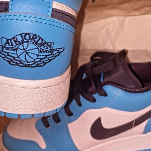 Dunks - Nike dunks Hur nytt skick som helst precis som på bilden.  Vid snabb affär är priset skysterbart.