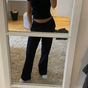 Kostymbyxor  - Kostymbyxor i modell Vilma från bikbok, använda 