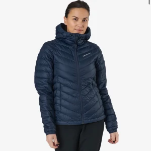 Peakperfomance Jacka - Säljer denna blåa peak performance jackan. Den är knappt använd så i bra skick, skriv för egna bilder! Tryck inte på köp nu!