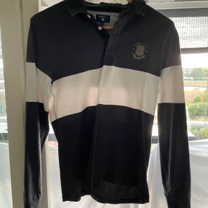 Gant rugby shirt - Inte använd på väldigt länge i bra skick storlek S