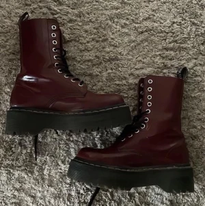 Aggy dr martens  - Strl 37. Knappt använda. Modell aggy 
