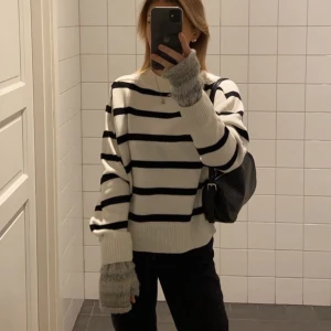 randig tröja  - stickad randig tröja som inte kommit till användning 