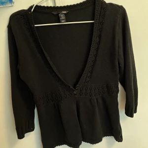 Svart topp - Svart topp i okej skick. He lite ludd men annars jätte fin