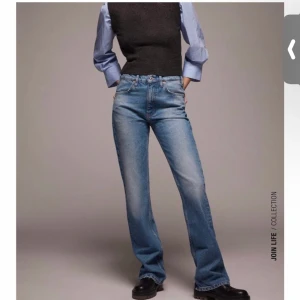 Zara jeans - Skit snygga långa zara jeans i modellen vintage flare! Byter gärna mot 36 eller 38 om någon vill😻