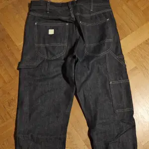 Säljer Lee x H&M workwear jeans använder fåtal gånger. Stolek 29/32