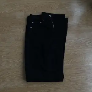 Svarta jeans från weekday i fint skick 