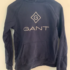 Gant hoddie blå - Gant hoddie i bra skick. 