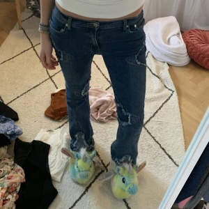 Jätte coola jeans - Säljer dehär unika jeansen som är så coola men oanvända tyvärr💗bilderna är lite dåliga men snyggare i verkligheten 