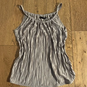 Hm blus - Trendig Stockholmsstil blus! Prefekt till fest eller vardags. 🥰💓