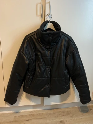 Vinterjacka 250kr - Jättefin vinterjacka nypris 800 mitt pris 250kr + 70kr frakt 