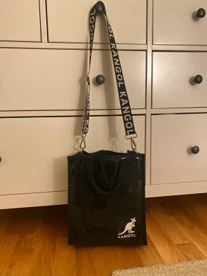 Kangol väska - Skitcool Kangol väska, använd fåtal gånger
