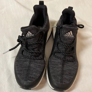 Adidas sneaker - Adidas Sneaker. Storlek 37.1/3 