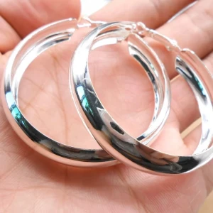 hoops örhängen - Säljer dessa tjocka hoops örhängen 💜 Frakt kostar 13kr