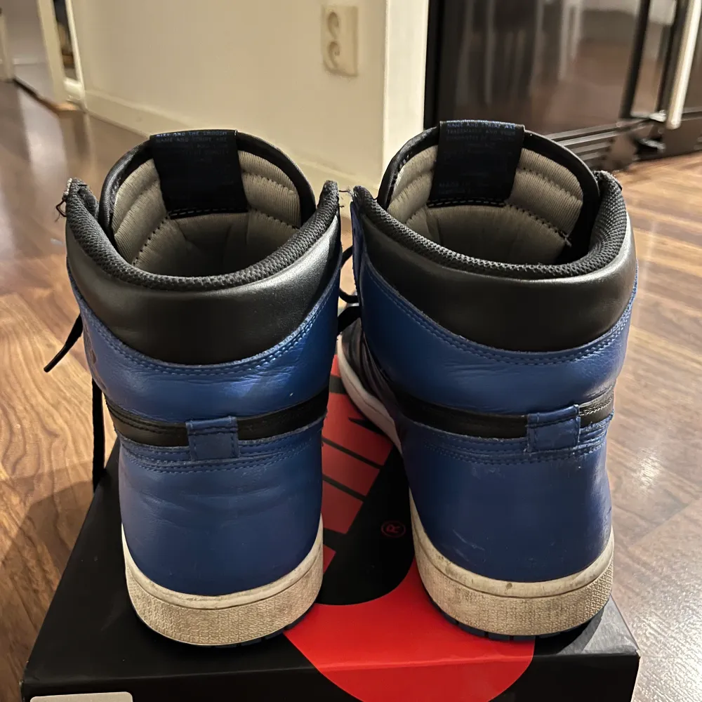 Jordan 1 high Royal Blue Box och andra snören finns Size 45. Kengät.