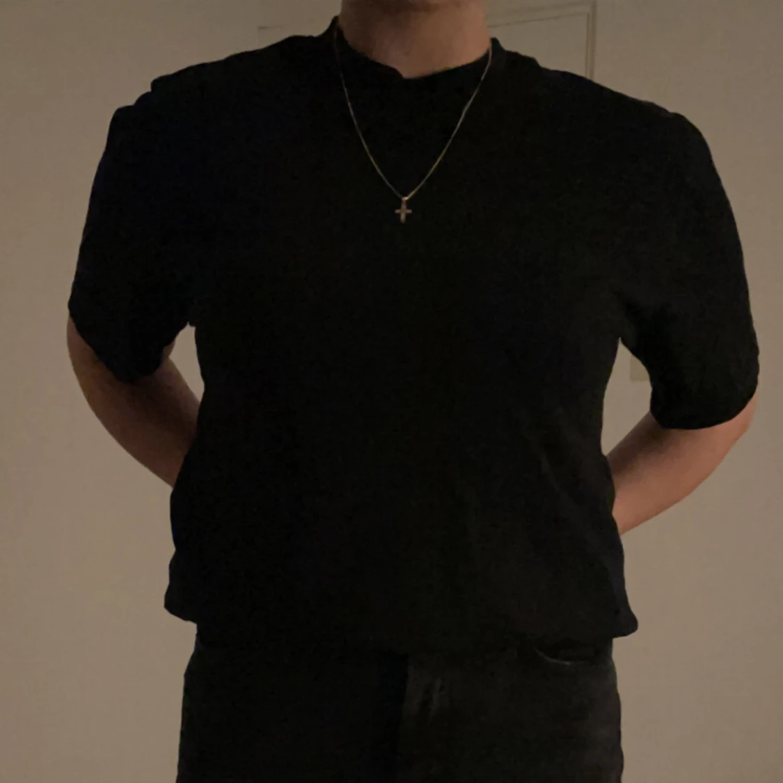 Simpel svart thsirt