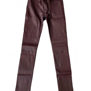 J Brand Skinnbyxor -  L8001 mid-rise leather leggings, NYA - Helt nya skinnbyxor från J Brand i burgundy, djup röda.  L8001 mid-rise leather leggings Så snygga!! 100% läder (mjukaste lammnappa)   Endast testade 