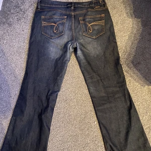 Esprit jeans - Säljer tyvärr mina esprit byxor för att de kommer inte till användning längre. 💓