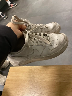 Airforces bra skick - Ett par gamla af1 som inte kommer till andvänding, säljs billigt pga vill bli av med dom.