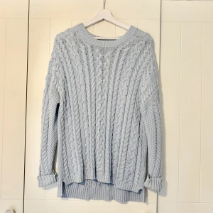 Stickat tröja baby blå  - Stl M ❄️