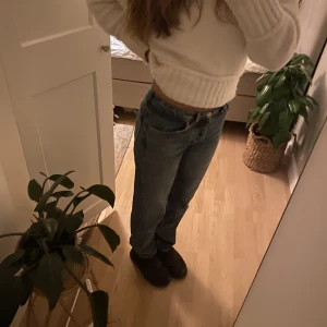 Zara jeans  - skitsnygga zara jeans i mid rise straight modell. Säljer då de e lite små för mig o inte kommer till användning❤️