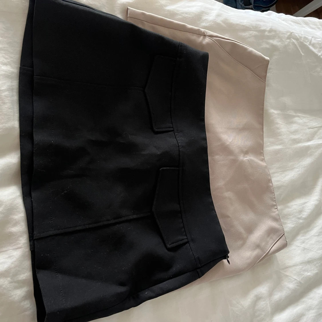 Två minikjolar i storlek S  - 91