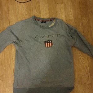 Gant tjocktröja - Bra skick köpt för 700 Säljs för 300 Pris kan diskuteras vid snabb affär