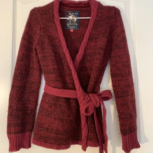 Omlotttröja Bondelid - Varm och skön, men tyvärr för liten så nästan oanvänd.  