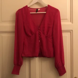 Topp  - Jätte fin topp från HM