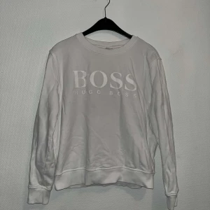 Hugo boss tröja - Säljer denna Hugo buss tröja, bra skick, använd fåtal gånger (pris kan diskuteras)