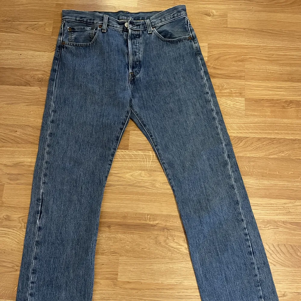 Levi’s 501 W32/L30  Använda och sköna.. Jeans & Byxor.