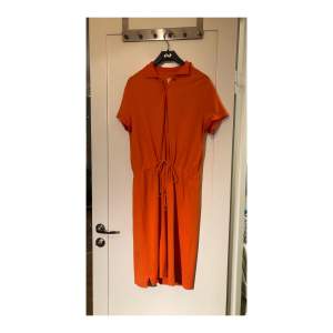 Nice orange tennisvibig klänning !! 🧡🎾 Superskön