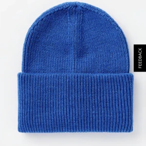 HELT NY mössa! - Helt ny!! Oanvänd mössa! Denna skönhet har tyvärr inte kommit till användning då jag har så många! 💙 köparen står för frakten! 