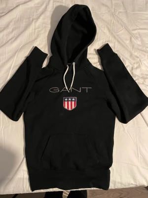 Gant hoodie - En hoodie ifrån gant i storlek Xs