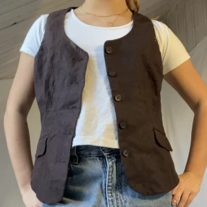 Väst  - Är en xs/s i toppar vanligt😀passar s/m/l