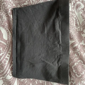 Grå tubetop - Sömmen har gått upp lite