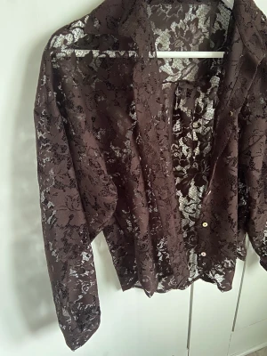 Spetsskjorta - Spetsskjorta som inte är använd så många gånger. 43kr frakt